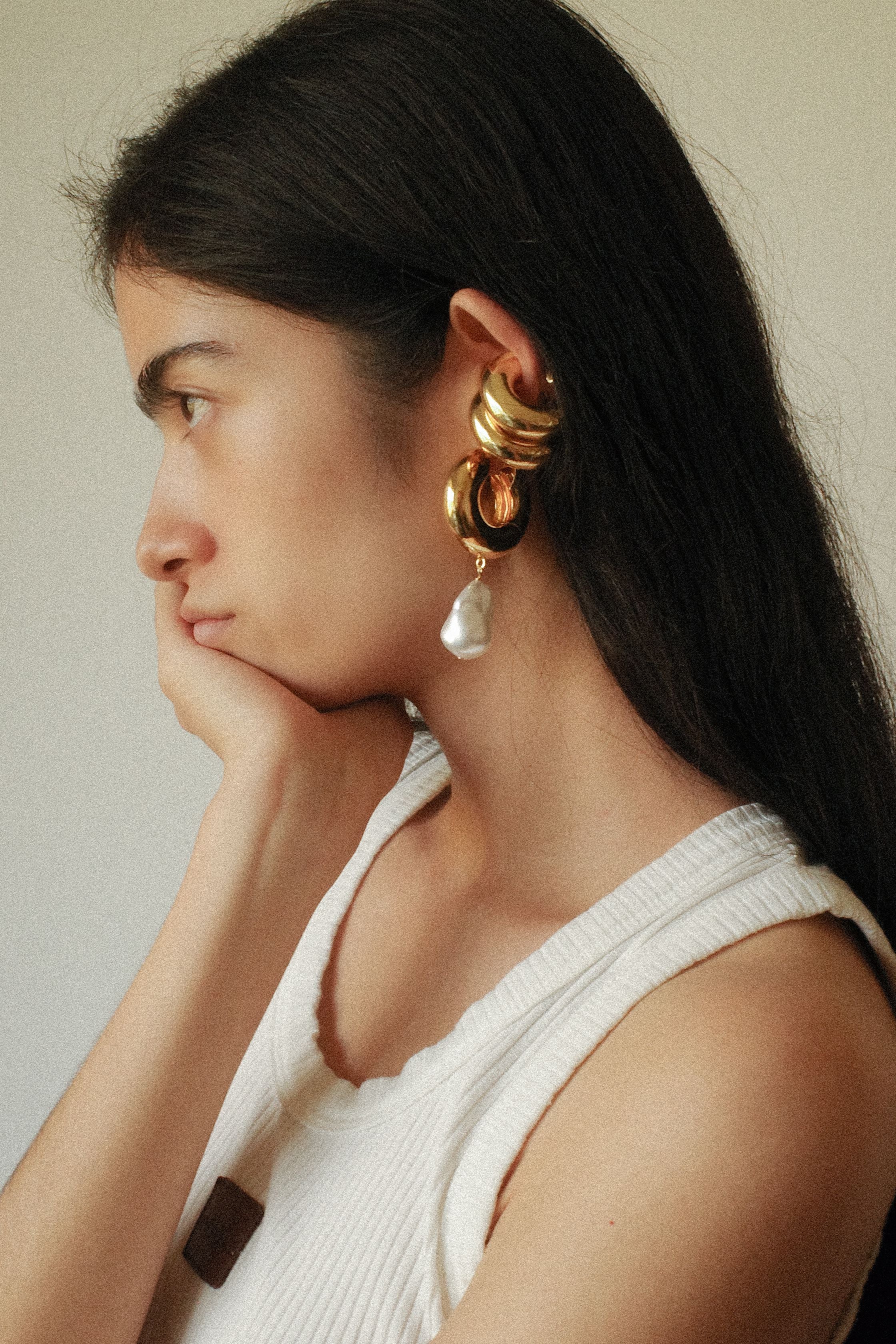 Perla Hoop Earrings - Image 5