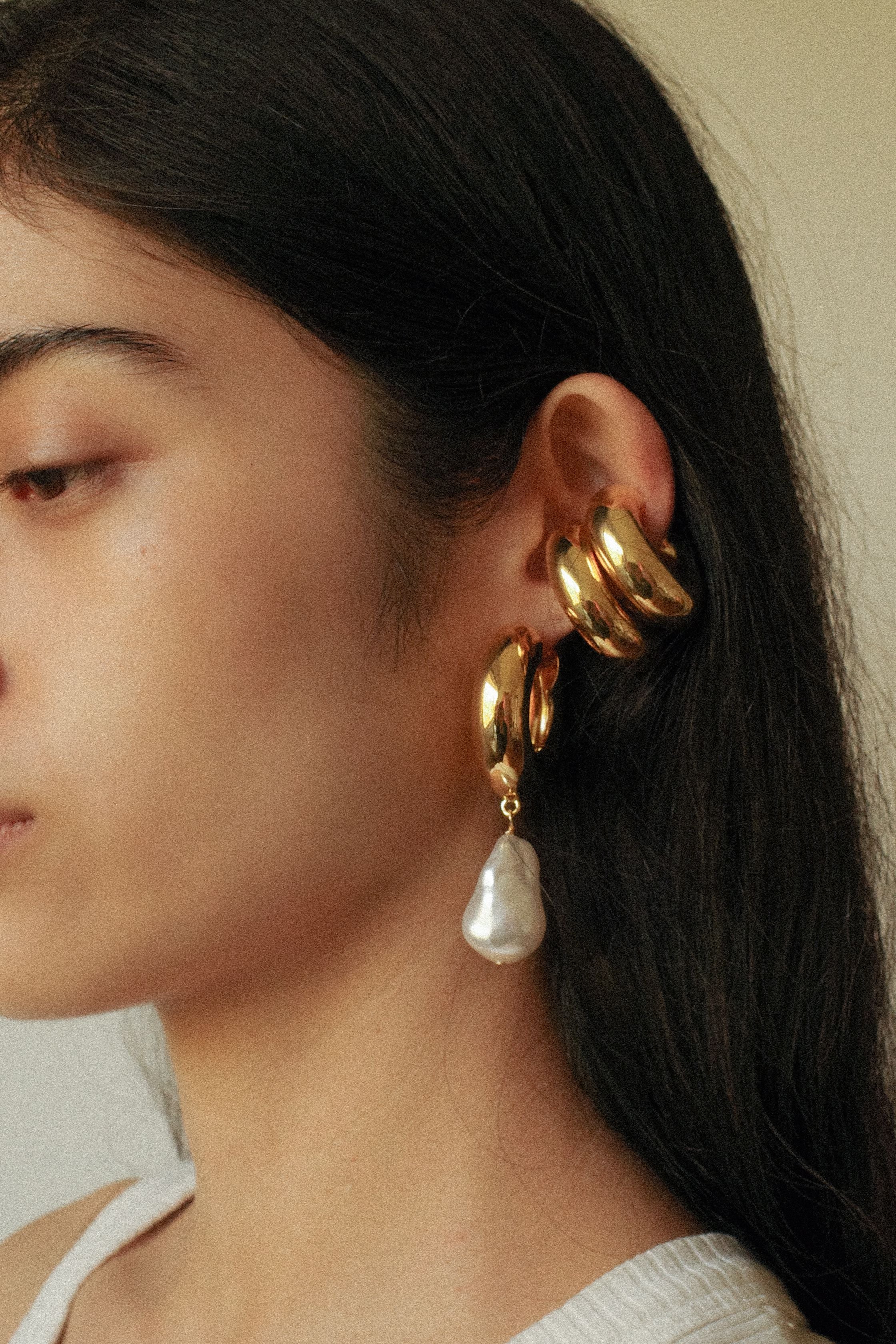 Perla Hoop Earrings - Image 6